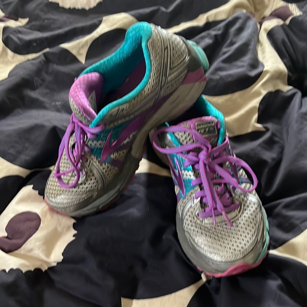 Brooks GTS adrenaline 17 size 8